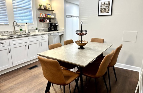 Newton Casa | A Piece of Paris (East unit) - 5 min walk to Historic Downtown Newton - Sleeps 6