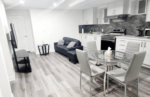 Brampton Apartamento | A Place to Call Home - 2 BR Basement
