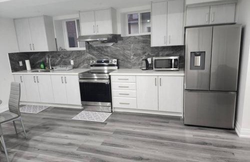 Brampton Apartamento | A Place to Call Home - 2 BR Basement