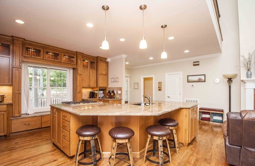 Spring City Casa | "A Place To Land" on WATTS BAR LAKE with a PRIVATE BOAT DOCK!