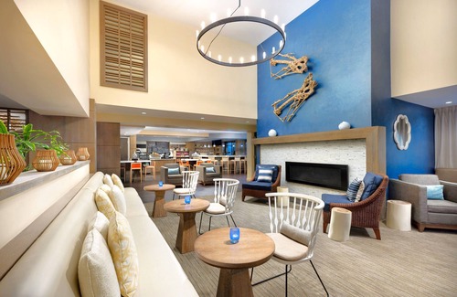 Calabasas Hotel | A Place You'll Surely Enjoy! 3 Comfortable Units, Dog-friendly, Onsite Pool