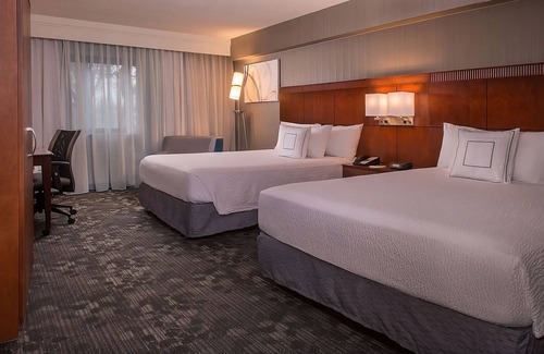 Columbia Hotel | A Place You'll Surely Enjoy! 3 Posh Units, w/ Pool, Near Hyper Kidz!