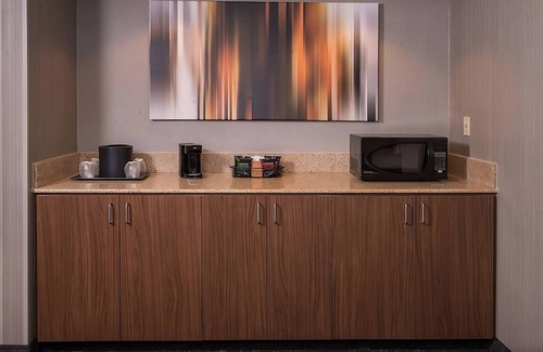 Columbia Hotel | A Place You'll Surely Enjoy! 3 Posh Units, w/ Pool, Near Hyper Kidz!