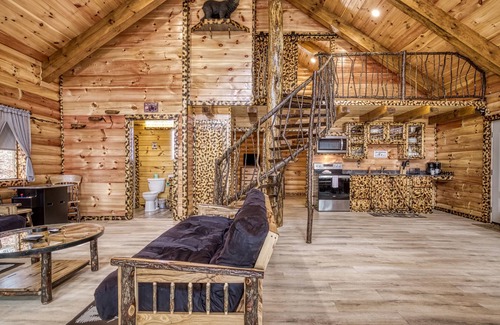 Newport Cabina | A Playful Bears Cabin: Get Ready for a Beary Good Time in the Smokies!