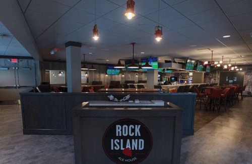Rock Island Casa | A Pleasurable Staycation w/ Free Breakfast!
