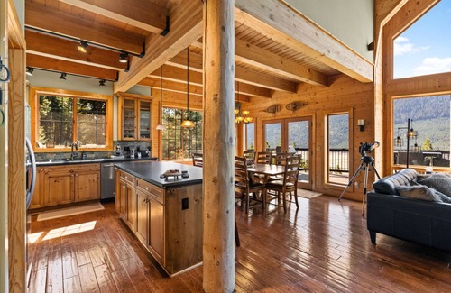 Cle Elum Cabina | A PNW dream! Hot Tub, Views, Firepits, Games, Hiking and Epic Location!
