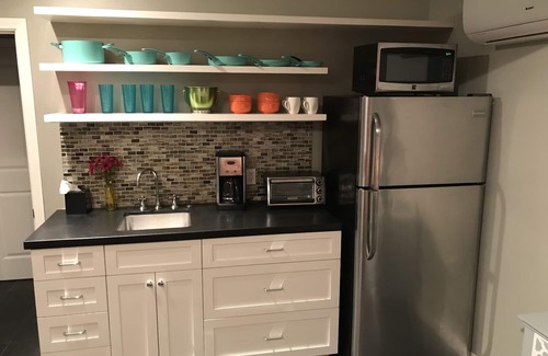 Altadena Apartamento | Una joya junto a la piscina en la hermosa Altadena.