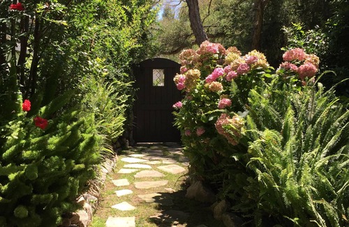 Altadena Apartamento | Una joya junto a la piscina en la hermosa Altadena.