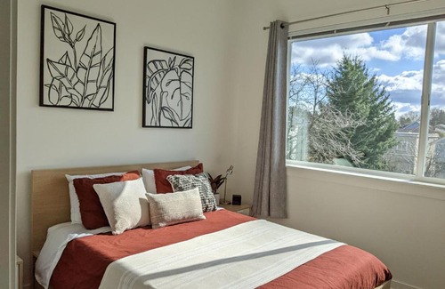 Wallingford Apartamento | A premier smart condo with parking