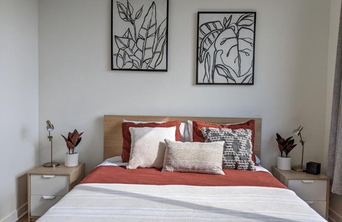 Wallingford Apartamento | A premier smart condo with parking