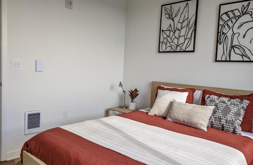 Wallingford Apartamento | A premier smart condo with parking