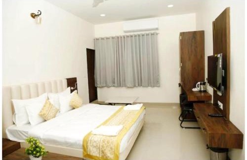 Ayodhya Hotel | A PREMIUM Hotel Nirmala Palace Ayodhya Near Shri Ram Janmabhoomi and Hanuman Garhi - Railway Station - Restaurant & Parking Facilities - Prime Location With Luxury and Spacious Room - Book Now
