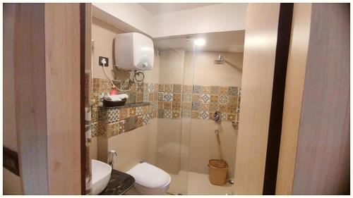 Varanasi Hotel | A Premium Luxury Valley View 'Hotel Broadway Boutique Mall Road Darjeeling' - Near Chowrasta And Chauk Bazar - Prime Location - Best Seller in City