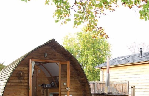 Crieff Cabina | Un wigwam premium con bañera de hidromasaje para 4 personas, 2 adultos están incluidos.