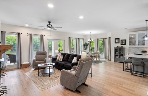 Houston Casa | A Pretty Lady - Pet-friendly