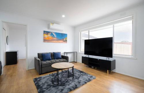Bayswater Casa | A Private Hideaway with Large Backyard and CarParks