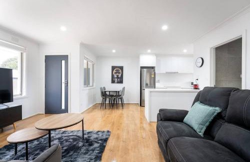Bayswater Casa | A Private Hideaway with Large Backyard and CarParks