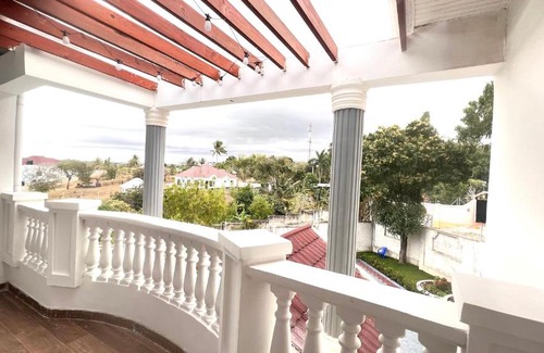Kunduchi Villa | A private Mansion -Melrose Suites