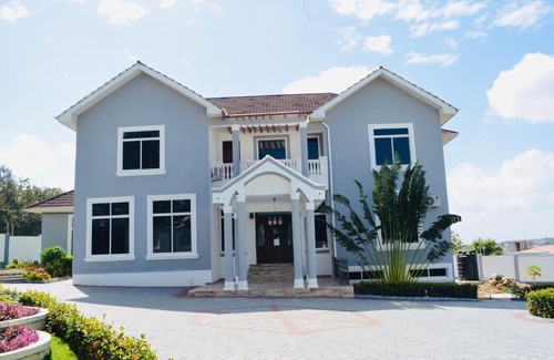 Kunduchi Villa | A private Mansion -Melrose Suites
