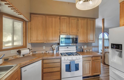 Divide Casa | A Private Retreat with Breathtaking views of Pikes Peak w/ HOT TUB