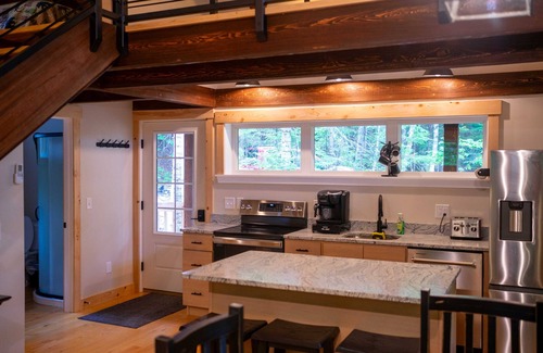 Sheridan Cabina | A private wooded retreat with modern amenities, close to town and pet friendly!