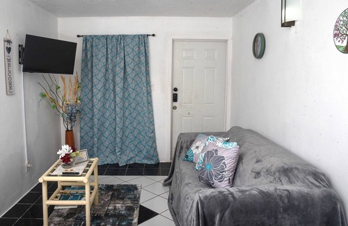 Saint John Parish Casa | A property near capital and beaches.