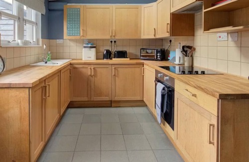 Golspie Casa | A quaint and quirky 1-bedroom cottage on the Main Street of the coastal village of Golspie.