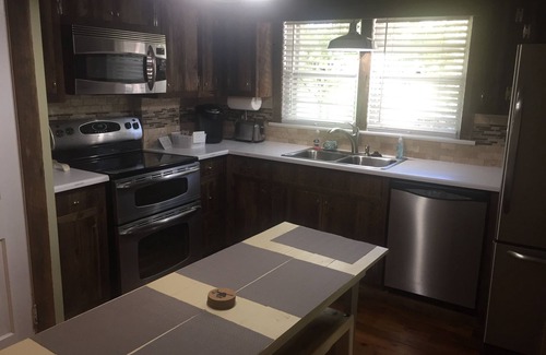 Columbus Casa | Un lugar tranquilo y acogedor para disfrutar de las estribaciones. Base de operaciones para su escapada!