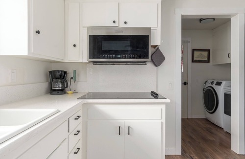 Springfield Casa | A quiet haven minutes away from highway access.
