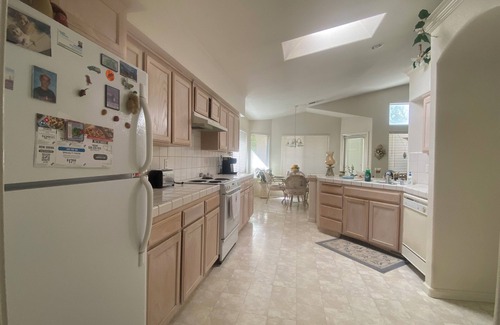 Fresno Casa | A Quiet, Home Away from Home!