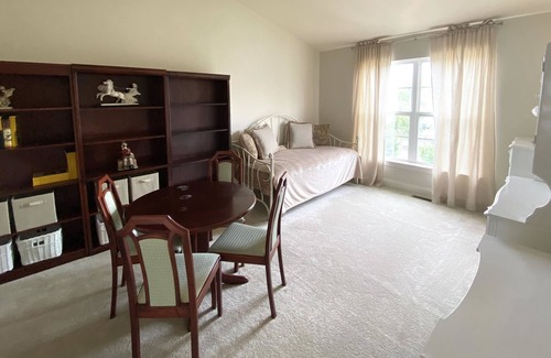 Gaithersburg Condominio | A Quiet Luxury Condo in Kentlands - Walk to Restaurants, Movie Theater, Shops