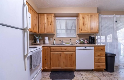 Orem Apartamento | A Quiet Place to call Home - All You Need & Cozy