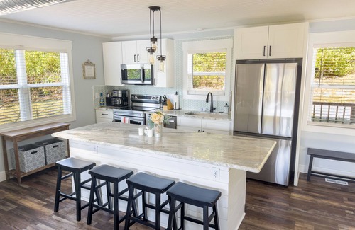 Rockwood Cabina | A Quiet Retreat on the Shore of Watts Bar Lake - Dog Friendly with Lake Access!