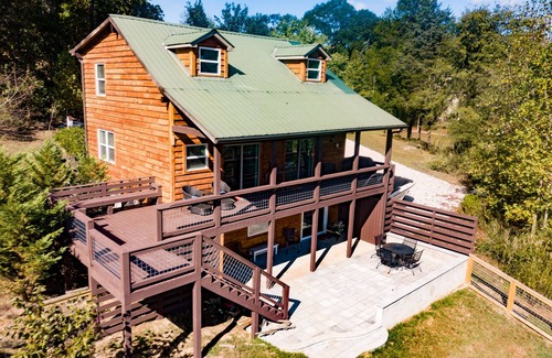Rockwood Cabina | A Quiet Retreat on the Shore of Watts Bar Lake - Dog Friendly with Lake Access!