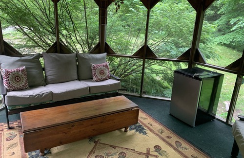Sandwich Casa | A quiet, secluded getaway, yet still close to everything!