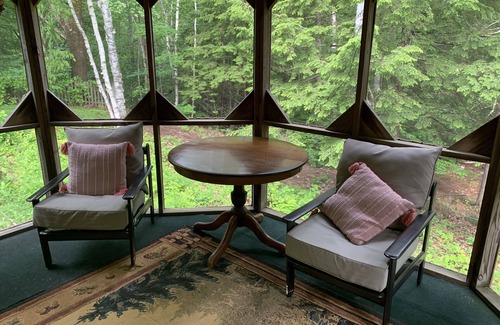 Sandwich Casa | A quiet, secluded getaway, yet still close to everything!
