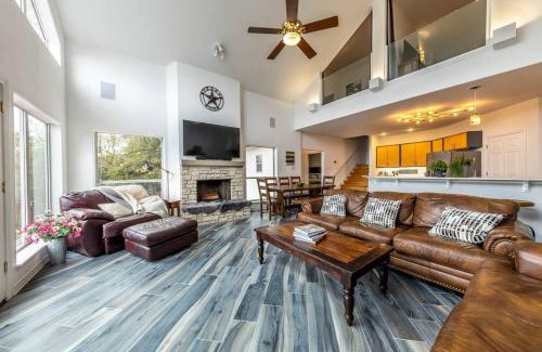 Marble Falls Casa | A Rare Find! - Bright & Gorgeous Lake Home in Marble Falls