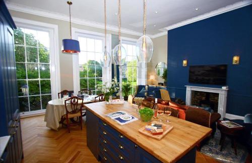 Bath Apartamento | A Rare Georgian Crescent Residence with parking