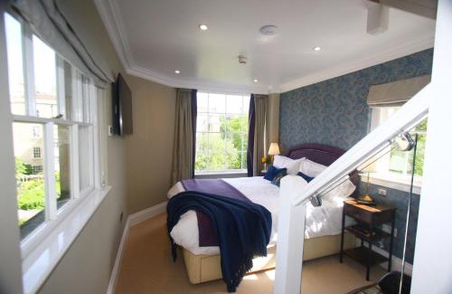Bath Apartamento | A Rare Georgian Crescent Residence with parking