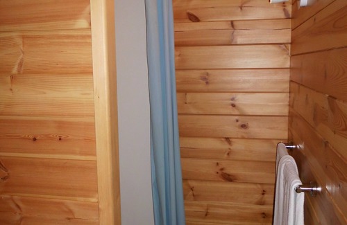 Cherain Cama Y Desayuno | Un auténtico B&B occidental de antaño en las Ardenas, habitación para 2 huéspedes, baño privado