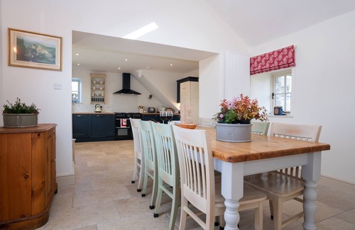 Tal-y-Cafn Casa | Un granero recientemente convertido que se encuentra muy por encima del hermoso valle de Conwy.