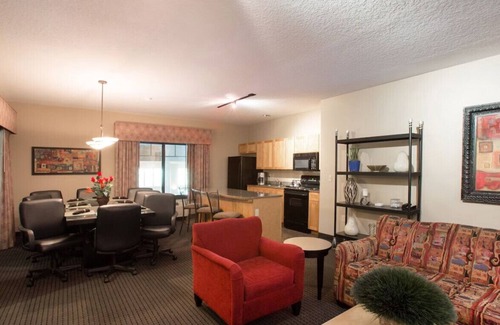 Lake Elmo Casa | A Relaxing and Romantic Staycation W/ WiFi