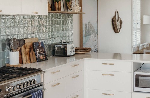 Caves Beach Casa | May-Aug Pay 2 Stay 3 Luxury family beach home with fire-pit and 1pm checkout