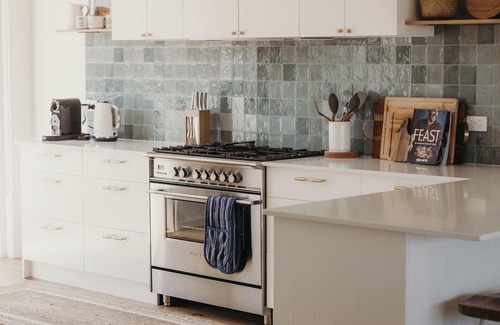 Caves Beach Casa | May-Aug Pay 2 Stay 3 Luxury family beach home with fire-pit and 1pm checkout