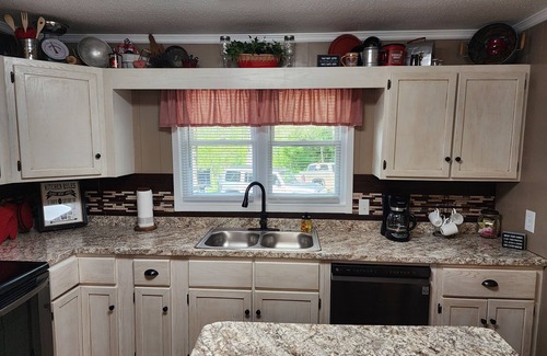 Elizabethton Casa | A relaxing, peaceful stay awaits you in the mountains of East Tennessee!