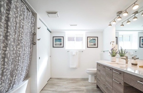 Brantford Apartamento | A+ Remote Work Friendly w/ King Bed, Monthly Stays