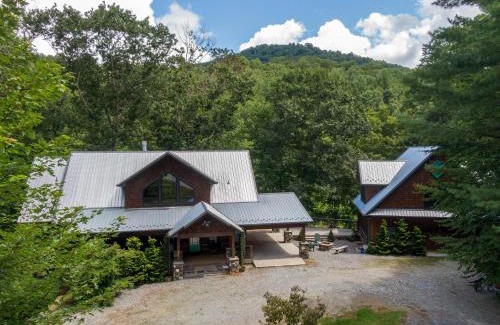 Sugar Grove Casa | A River Mist Too