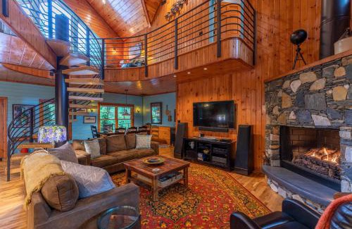 Sugar Grove Casa | A River Mist Too