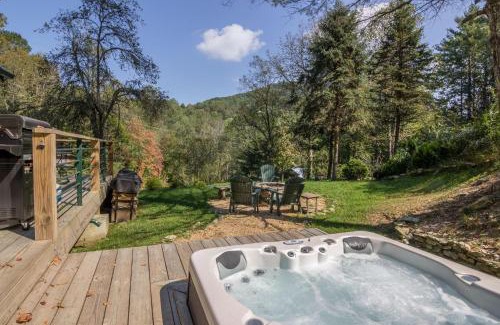 Sugar Grove Casa | A River Mist Walk