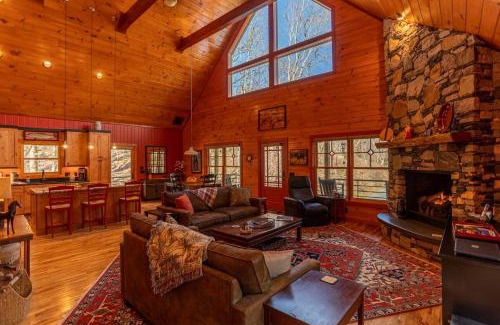 Sugar Grove Casa | A River Mist Walk